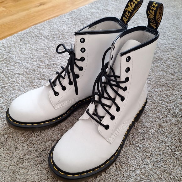 Dr. Martens Boots Womens Sz 10 White 11821 Smooth Leather Combat 42 Doc Grunge - Picture 2 of 14